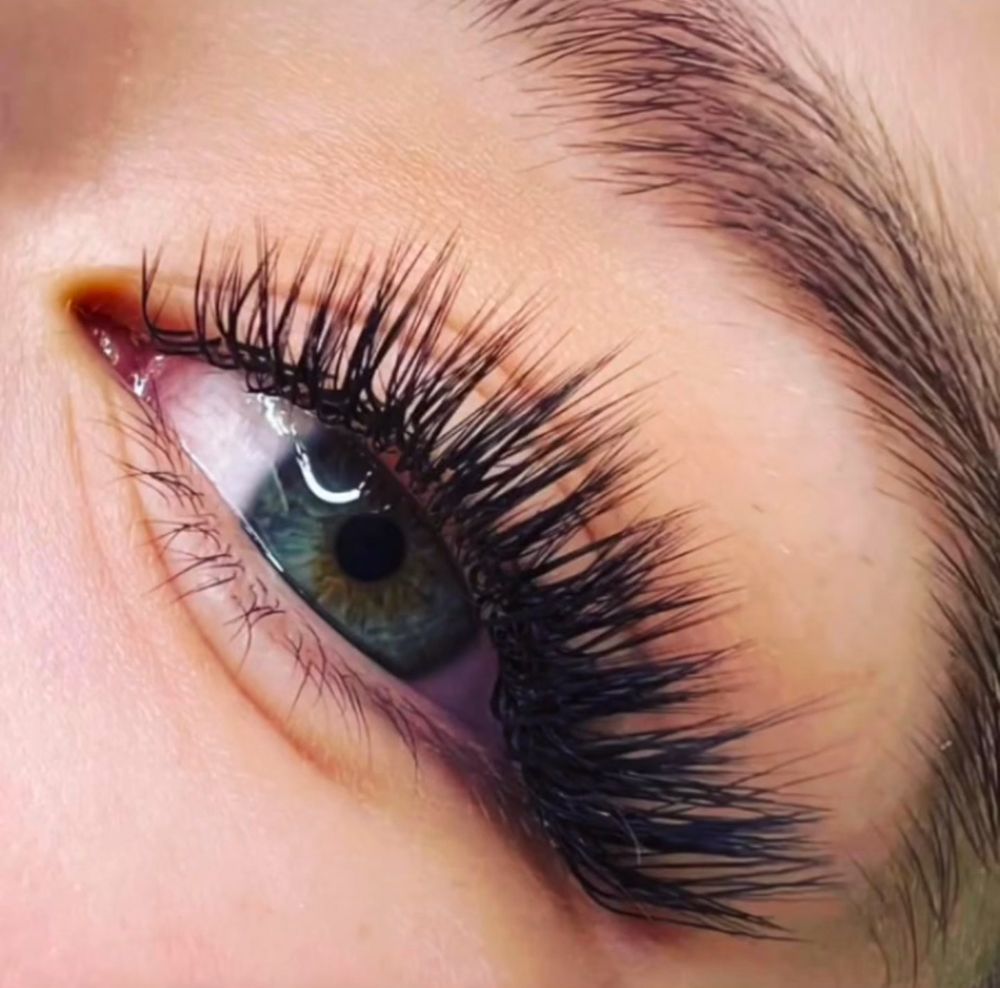 Lashes by Nina Logo