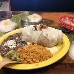 Los Jarritos Cafe - Huge yummy burrito