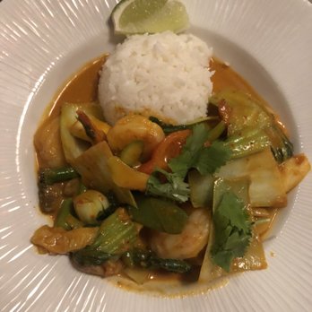 The Elephant Walk - Curry des Crevettes aux Légumes Frais - Cambodian Near Me - Boston, Massachusetts