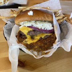 CowBar Burgers & Fries - Carolina Classic Cheeseburger