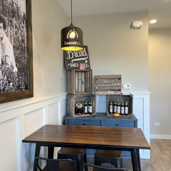 Lauretta's Italian Bake Shop & Cafe - Seating