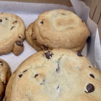 Cakes by B's Blue House Bakery - Chocolate chip cookies - Coffee & Tea Near Me - Jamestown, North Carolina