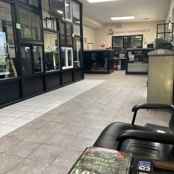 Fast Glass - Waiting area, the only magazines are about glass! - Auto Glass Services Near Me - Sparks, Nevada Fast Glass - Waiting area, the only magazines are about glass! - Auto Glass Services Near Me - Sparks, Nevada