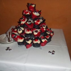 Cupcakes by K - Our wedding cupcakes and hired cake stand
