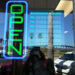 Design & Consign Furniture - Hours