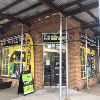 The Mobile People - Astoria - His store has very small name on the bottom right side - sign of a scammer ! - Mobile Phones Near Me - Astoria, New York