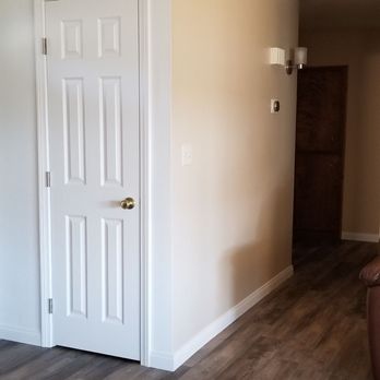 R&J Finish Trim - a living room with hardwood floors - Flooring Near Me R&J Finish Trim - a living room with hardwood floors - Flooring Near Me