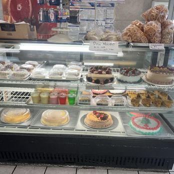 La Luna - Fresh baked cakes - Bakeries Near Me - Chicago, Illinois
