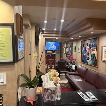 Benjamin Godder, DDS - Front desk and waiting area - General Dentistry Near Me - New York, New York Benjamin Godder, DDS - Front desk and waiting area - General Dentistry Near Me - New York, New York