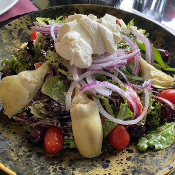 The Suburban Diner - Suburban Salad - Diners Near Me - Paramus, New Jersey