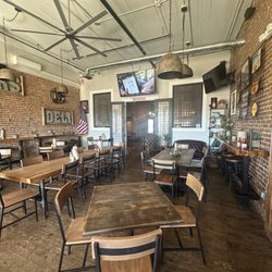 Hank's Sports Bar & Rumors Deli