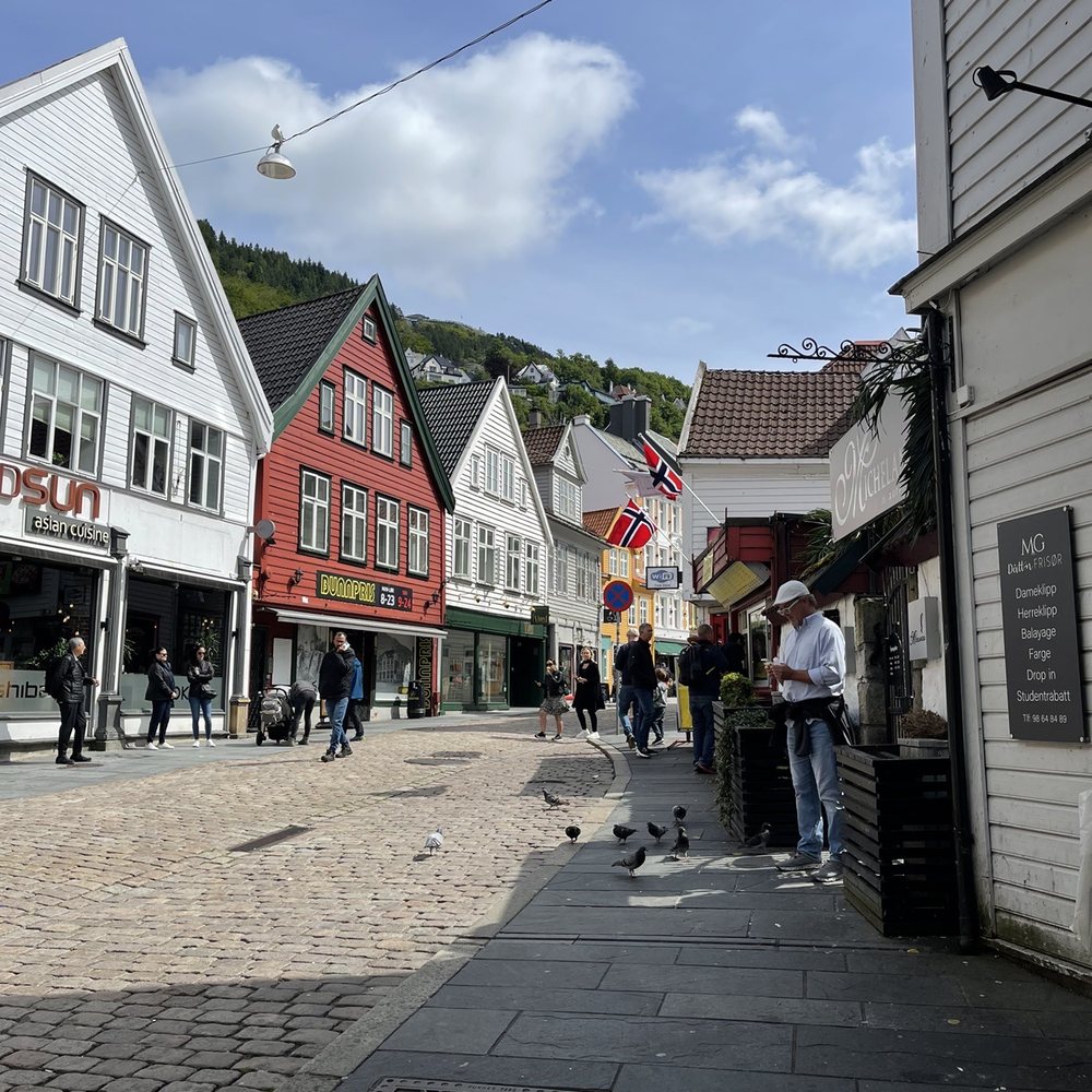Trekroneren - Hot Dogs Near Me - Bergen, 12 Trekroneren - Hot Dogs Near Me - Bergen, 12