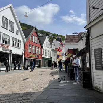 Trekroneren - Hot Dogs Near Me - Bergen, 12 Trekroneren - Hot Dogs Near Me - Bergen, 12