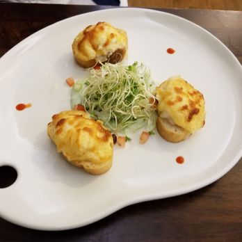 Tiny Pyramid - Baked lobster avo - Cafes Near Me - Honolulu, Hawaii