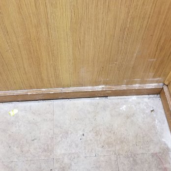 Days Inn by Wyndham Bath Hammondsport - Elevator pretty dirty and smokey - Hotels Near Me - Bath, New York