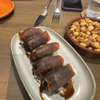 crudo nudo - Stuffed dates - Cocktail Bars Near Me - Norfolk, Virginia crudo nudo - Stuffed dates - Cocktail Bars Near Me - Norfolk, Virginia