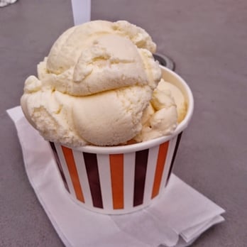Jackson's Ice Cream Float - Vanilla and coconut - Ice Cream & Frozen Yogurt Near Me - Victoria, British Columbia