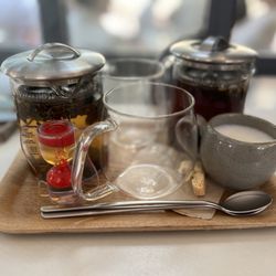 220Grad - White early grey tea and chai tea with steamed milk