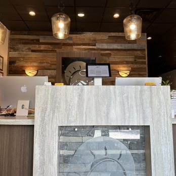 100% Chiropractic - Mount Pleasant - Reception Desk - Chiropractors Near Me - Mount Pleasant, South Carolina