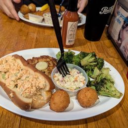 Crab Cake & Lobster Roll Combo