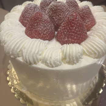 Ayla's Patisserie - Strawberry cake - Bakeries Near Me - Kapolei, Hawaii