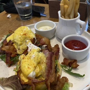 Flipper’s - Eggs Benedict - Pancakes Near Me - New York, New York Flipper’s - Eggs Benedict - Pancakes Near Me - New York, New York