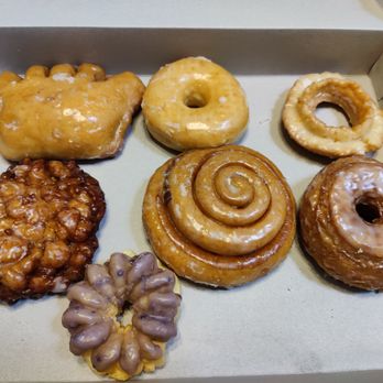 Donut Corner - bear claw, original glaze, glazed old fashion, apple fritter, cinnamon bun, cronut, blueberry cruller - Donuts Near Me - Elk Grove, California