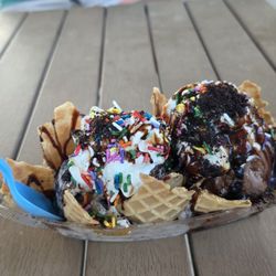 Leakey Sweet Spot - Ice cream nachos