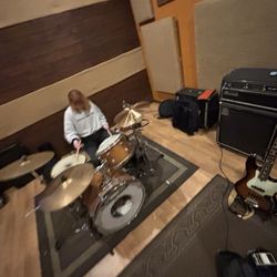 Summit Rehearsal & Recording Studios - Morrocan room (one of the cheapest rooms) Very solid!