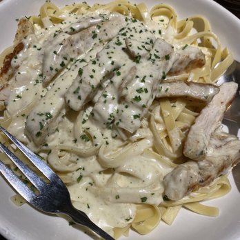 Olive Garden Italian Restaurant - Chicken Alfredo  (a gift from god) - Italian Near Me - Bourbonnais, Illinois