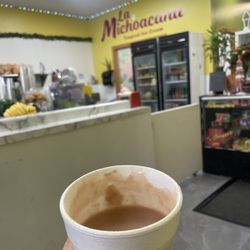 La Michoacana Tropical Ice Cream - Este champurrado de guayaba es súper delicioso, nunca lo había probado y seguro me tendrán aquí seguido .  recomendado