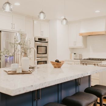 Apex Construction Innovations - kitchen with a center island - General Contractors Near Me Apex Construction Innovations - kitchen with a center island - General Contractors Near Me