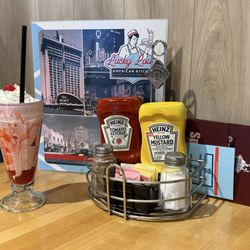 Lucky Lou's American Kitchen - Milkshake flamingo strawberry May 2026