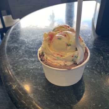 Meletharb Ice Cream - They have cups! - Ice Cream & Frozen Yogurt Near Me - Wakefield, Massachusetts