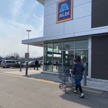 ALDI - Outside - Grocery Near Me - Saint Louis Park, Minnesota ALDI - Outside - Grocery Near Me - Saint Louis Park, Minnesota