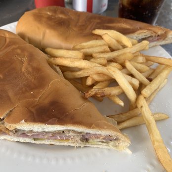 El Bohio Cuban Restaurant - The Cuban !! - Cuban Near Me - Lantana, Florida