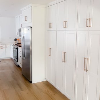 McMaster & Hill Construction - a kitchen with white cabinets and stainless steel appliances - General Contractors Near Me - Westlake Village, California McMaster & Hill Construction - a kitchen with white cabinets and stainless steel appliances - General Contractors Near Me - Westlake Village, California
