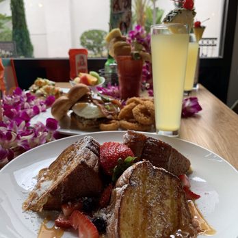 Broken Yolk Cafe - Breakfast & Brunch Near Me - Costa Mesa, California