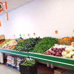 Super Mercado La Excelencia - Produce section small but fresh