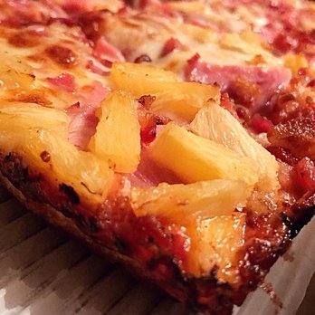 Jet's Pizza - Close-Up Hawaiian Pizza! Look at that Crust! - Pizza Near Me - Pompano Beach, Florida