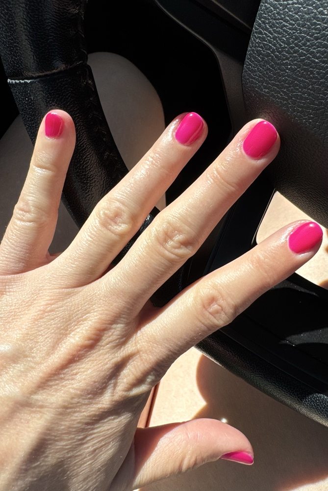 Q-Nails and Co Logo