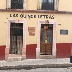 Las Quince Letras - La fachada del bar !
