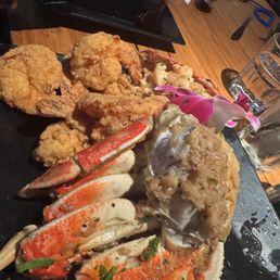 Arts Crab With Half Crab & Prawns Over Mushrooms