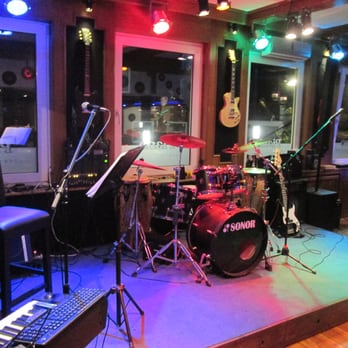 Piano - Pubs Near Me - Braunlage, NI