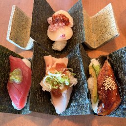 Scallop with chili oil, tuna wasabi, yellowtail, eel avocado Scallop with chili oil, tuna wasabi, yellowtail, eel avocado