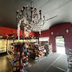 Blackbeard's Crafts - Inside Shelves