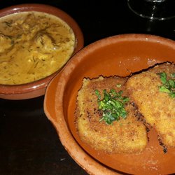 Puerta del Sol - Queso mahones frito (gebackener Kuhmilch-Käse) und Calabacin en crema (Zucchini in Rahm-Dillsauce)