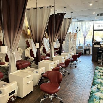 Lavish Nails & Spa - Pedicure spa area - Nail Salons Near Me - Peabody, Massachusetts