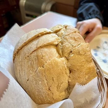 Roseland Apizza - free bread! - Pizza Near Me - Derby, Connecticut
