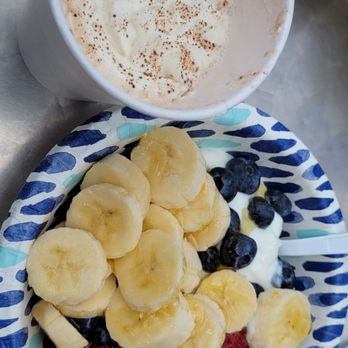Honey Girl Cafe - Yogurt bowl and hot chocolate - Cafes Near Me - Cayucos, California Honey Girl Cafe - Yogurt bowl and hot chocolate - Cafes Near Me - Cayucos, California